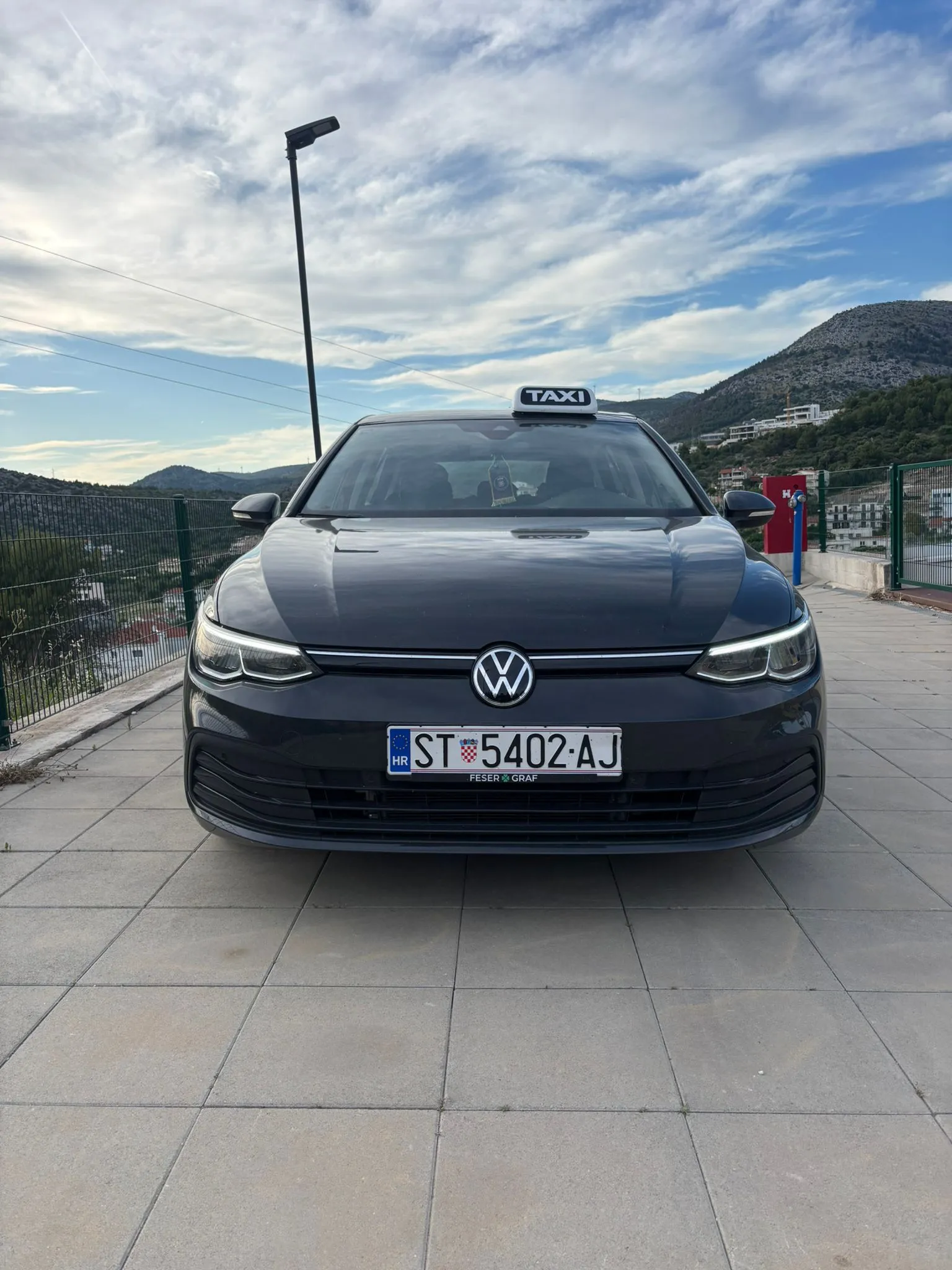 Taxi Mediteraneo Volkswagen Golf 8 taxi in Trogir, front view